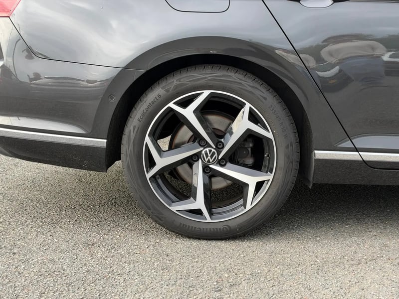 Photo de la voiture VOLKSWAGEN PASSAT SW 2.0 TDI EVO SCR 150 DSG7 Lounge