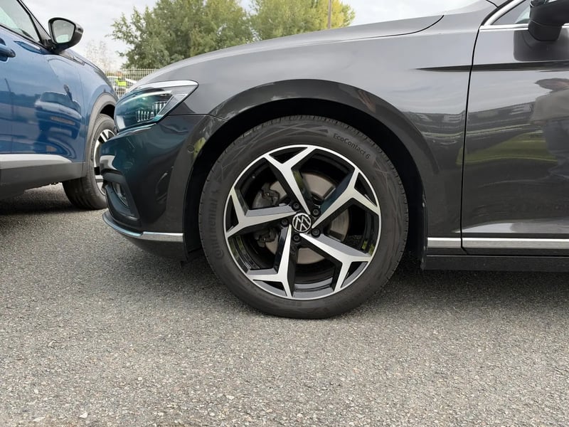 Photo de la voiture VOLKSWAGEN PASSAT SW 2.0 TDI EVO SCR 150 DSG7 Lounge