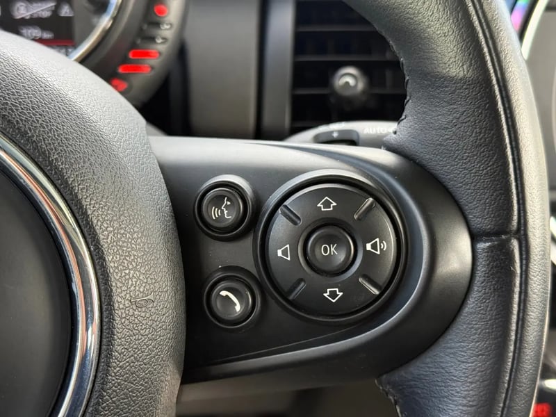 Photo de la voiture MINI HATCH 5 PORTES F55 One 102 ch Edition Shoreditch