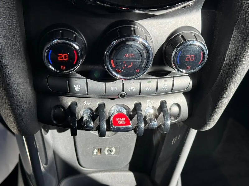 Photo de la voiture MINI HATCH 5 PORTES F55 One 102 ch Edition Shoreditch