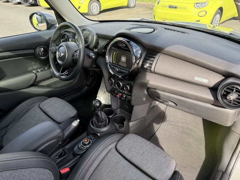 Photo de la voiture MINI HATCH 5 PORTES F55 One 102 ch Edition Shoreditch