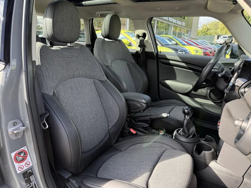 Photo de la voiture MINI HATCH 5 PORTES F55 One 102 ch Edition Shoreditch