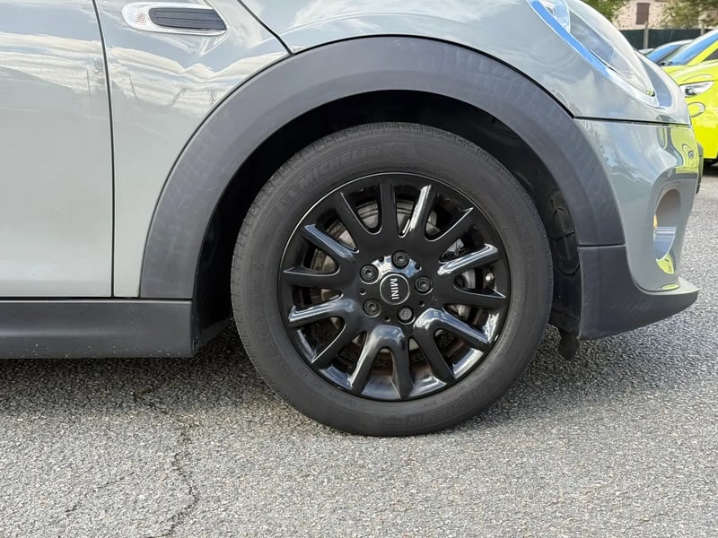 Photo de la voiture MINI HATCH 5 PORTES F55 One 102 ch Edition Shoreditch