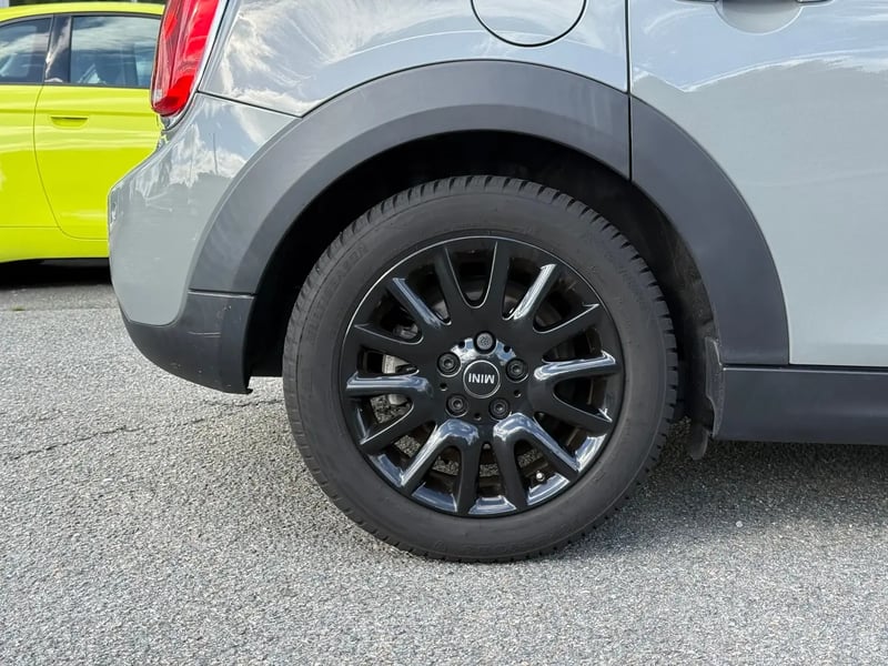 Photo de la voiture MINI HATCH 5 PORTES F55 One 102 ch Edition Shoreditch