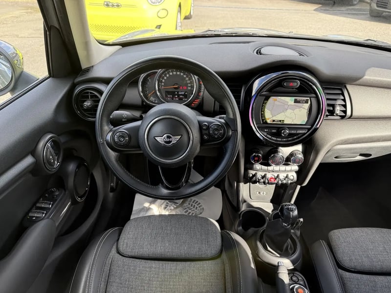 Photo de la voiture MINI HATCH 5 PORTES F55 One 102 ch Edition Shoreditch