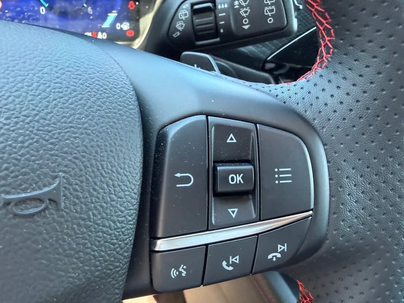Photo de la voiture FORD KUGA 1.5 TDCi 120 S&S 4x2 Powershift ST-Line