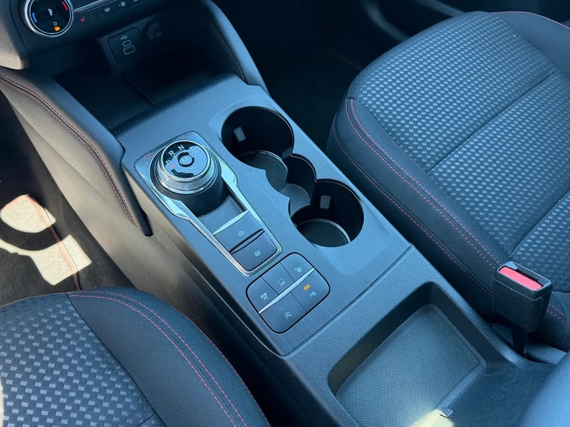 Photo de la voiture FORD KUGA 1.5 TDCi 120 S&S 4x2 Powershift ST-Line