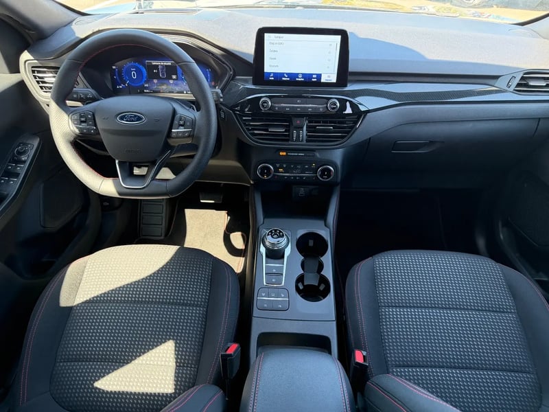 Photo de la voiture FORD KUGA 1.5 TDCi 120 S&S 4x2 Powershift ST-Line