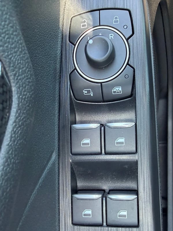 Photo de la voiture FORD KUGA 1.5 TDCi 120 S&S 4x2 Powershift ST-Line