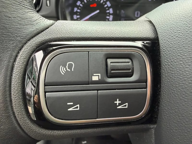 Photo de la voiture CITROEN C3 PureTech 83 S&S BVM5 Shine