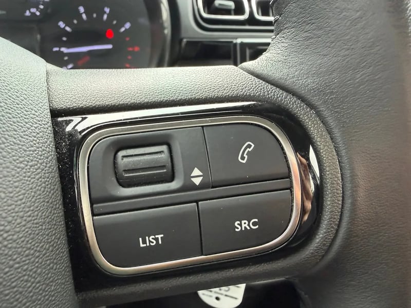 Photo de la voiture CITROEN C3 PureTech 83 S&S BVM5 Shine