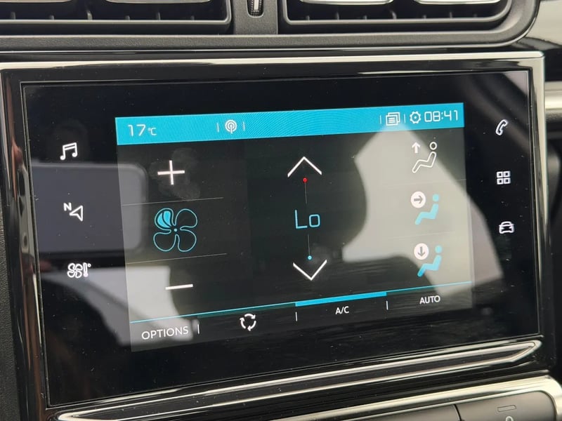 Photo de la voiture CITROEN C3 PureTech 83 S&S BVM5 Shine