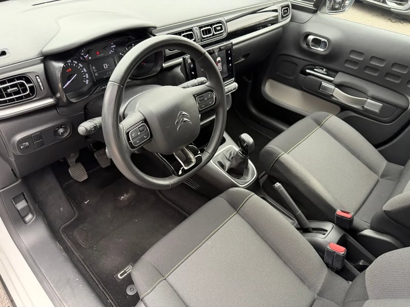 Photo de la voiture CITROEN C3 PureTech 83 S&S BVM5 Shine