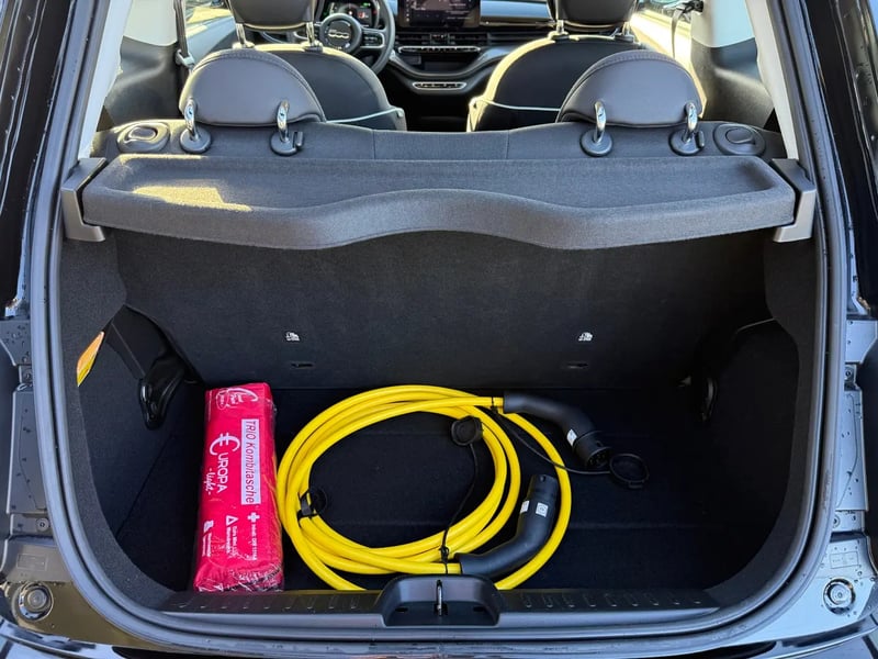 Photo de la voiture FIAT 500e BERLINE 500 e 118ch MY24 NOIR