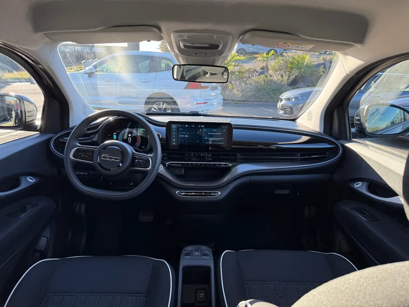Photo de la voiture FIAT 500e BERLINE 500 e 118ch MY24 NOIR