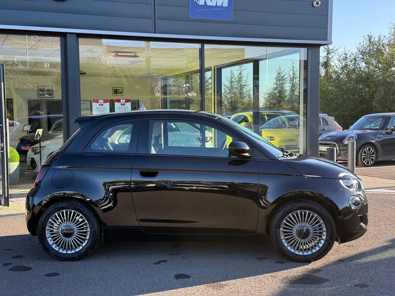 Photo de la voiture FIAT 500e BERLINE 500 e 118ch MY24 NOIR