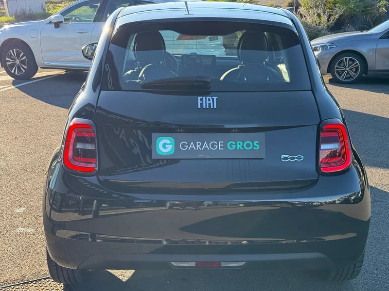 Photo de la voiture FIAT 500e BERLINE 500 e 118ch MY24 NOIR