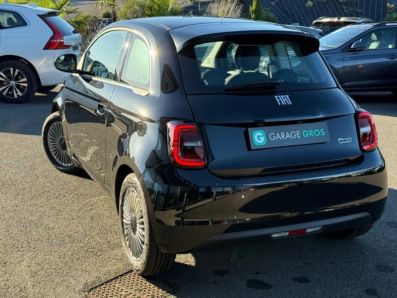 Photo de la voiture FIAT 500e BERLINE 500 e 118ch MY24 NOIR