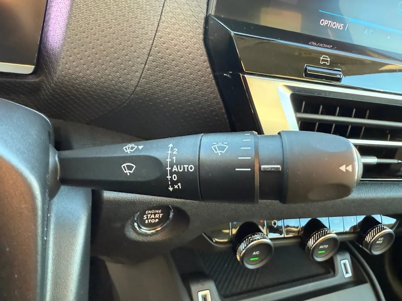 Photo de la voiture CITROEN C4 BlueHDi 130 S&S EAT8 Shine