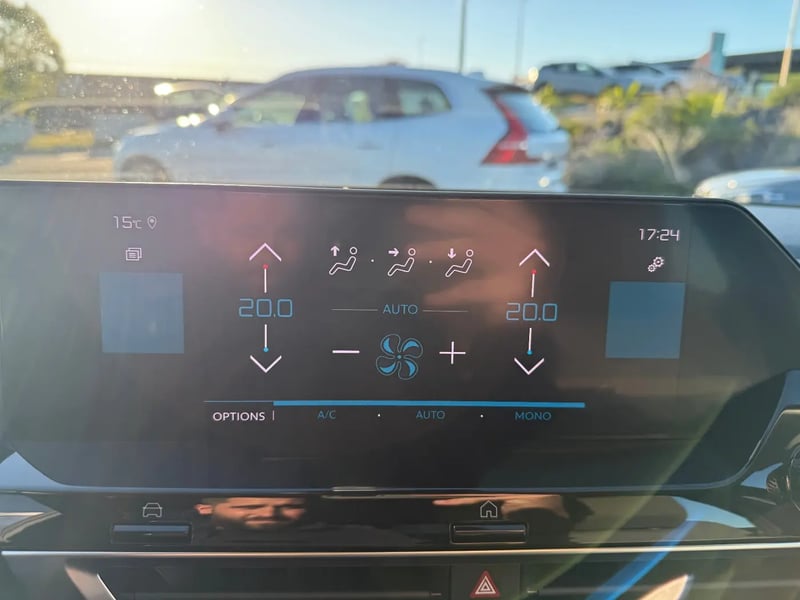Photo de la voiture CITROEN C4 BlueHDi 130 S&S EAT8 Shine