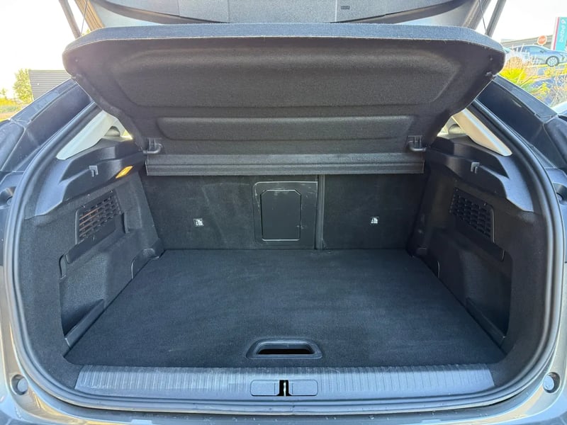 Photo de la voiture CITROEN C4 BlueHDi 130 S&S EAT8 Shine