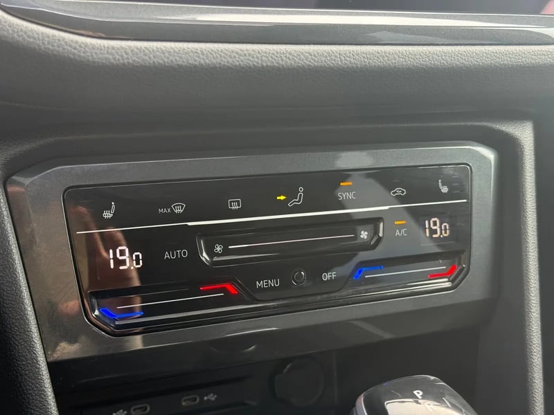 Photo de la voiture VOLKSWAGEN TIGUAN 2.0 TDI 150ch DSG7 R-Line