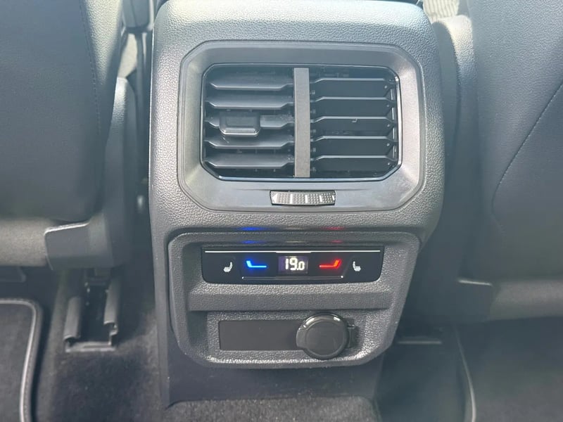 Photo de la voiture VOLKSWAGEN TIGUAN 2.0 TDI 150ch DSG7 R-Line