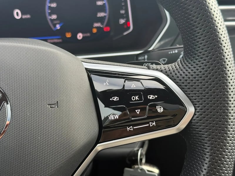 Photo de la voiture VOLKSWAGEN TIGUAN 2.0 TDI 150ch DSG7 R-Line