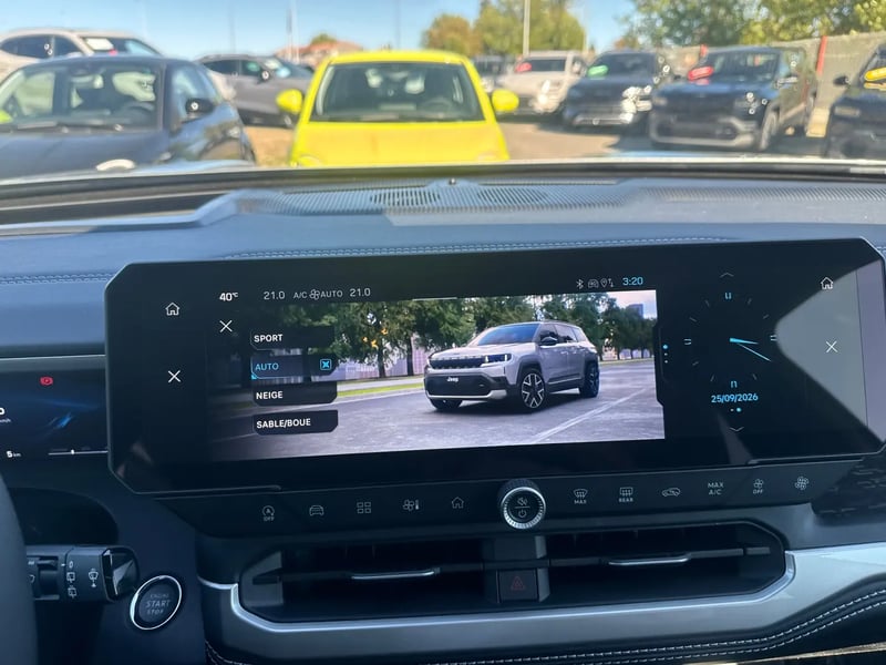 Photo de la voiture JEEP COMPASS 1.2 Turbo T3 145 ch BVR6 e-Hybrid Summit