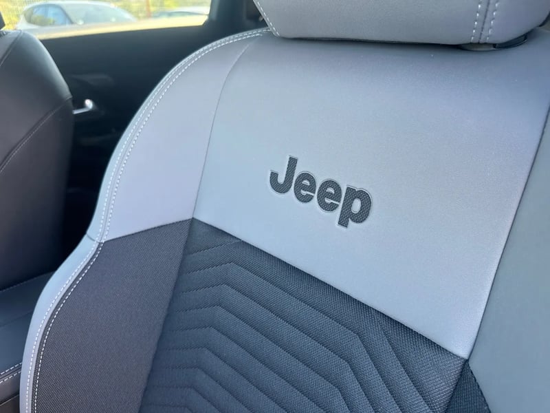 Photo de la voiture JEEP COMPASS 1.2 Turbo T3 145 ch BVR6 e-Hybrid Summit
