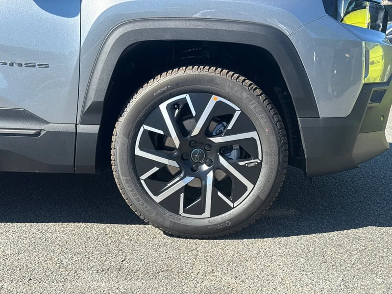 Photo de la voiture JEEP COMPASS 1.2 Turbo T3 145 ch BVR6 e-Hybrid Summit