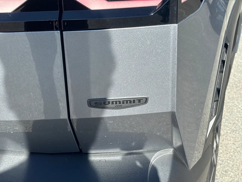 Photo de la voiture JEEP COMPASS 1.2 Turbo T3 145 ch BVR6 e-Hybrid Summit