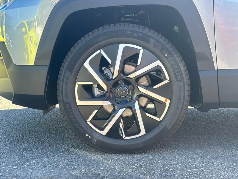 Photo de la voiture JEEP COMPASS 1.2 Turbo T3 145 ch BVR6 e-Hybrid Summit