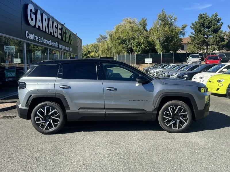 Photo de la voiture JEEP COMPASS 1.2 Turbo T3 145 ch BVR6 e-Hybrid Summit