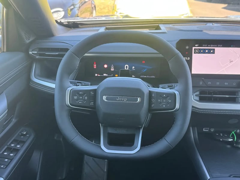 Photo de la voiture JEEP COMPASS 1.2 Turbo T3 145 ch BVR6 e-Hybrid Summit