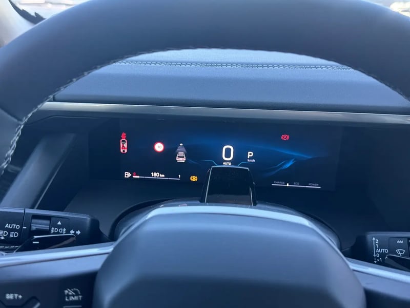 Photo de la voiture JEEP COMPASS 1.2 Turbo T3 145 ch BVR6 e-Hybrid Summit