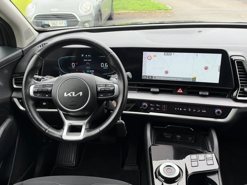 Photo de la voiture KIA SPORTAGE 1.6 T-GDi 150ch MHEV DCT7 4x2 Design