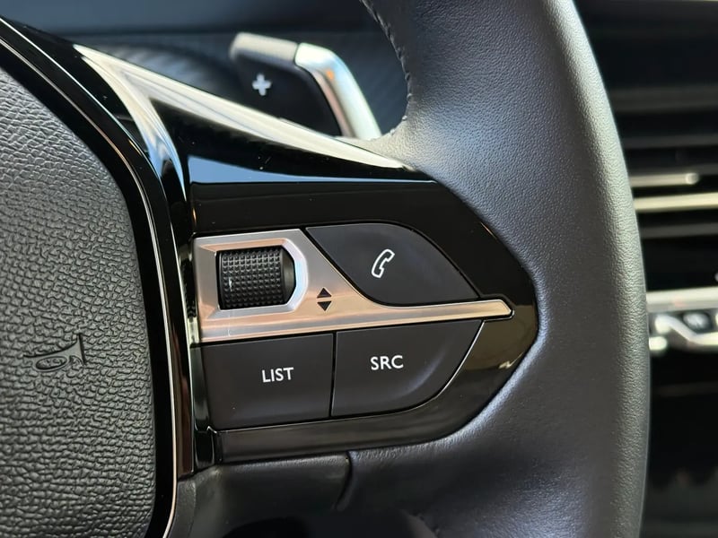 Photo de la voiture PEUGEOT 208 Hybrid 110 ch e-DCS6 Allure