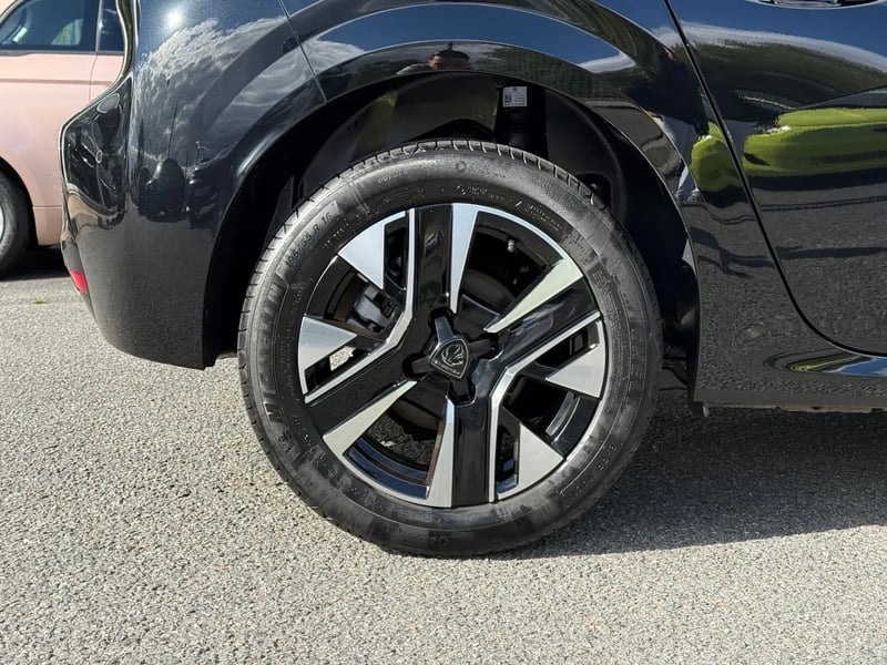 Photo de la voiture PEUGEOT 208 Hybrid 110 ch e-DCS6 Allure