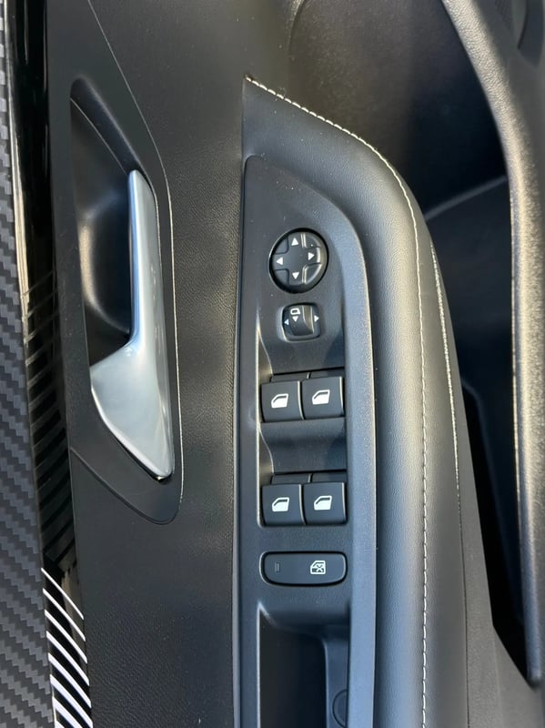 Photo de la voiture PEUGEOT 208 Hybrid 110 ch e-DCS6 Allure