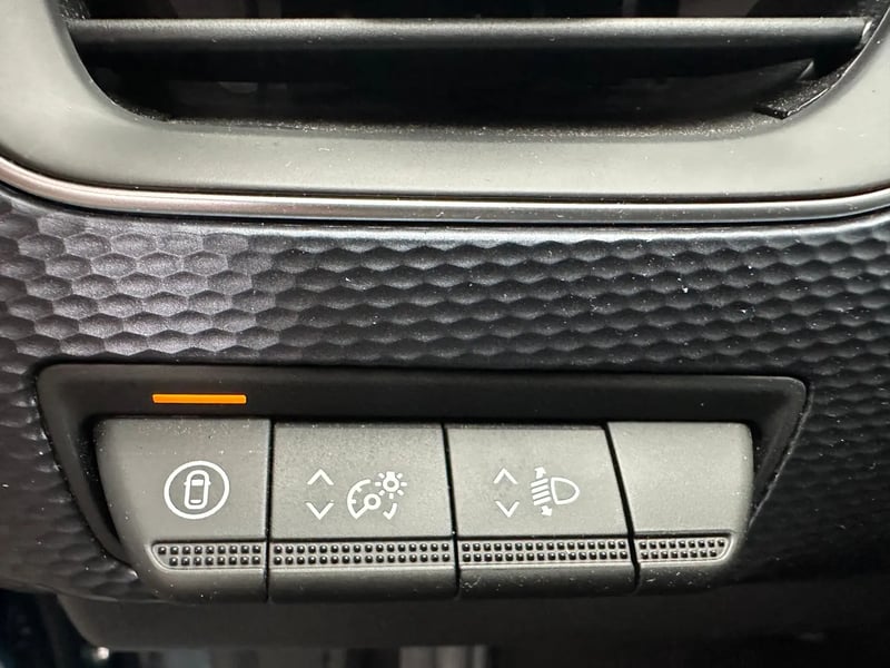 Photo de la voiture RENAULT ARKANA mild hybrid 140 EDC GSR2 Evolution