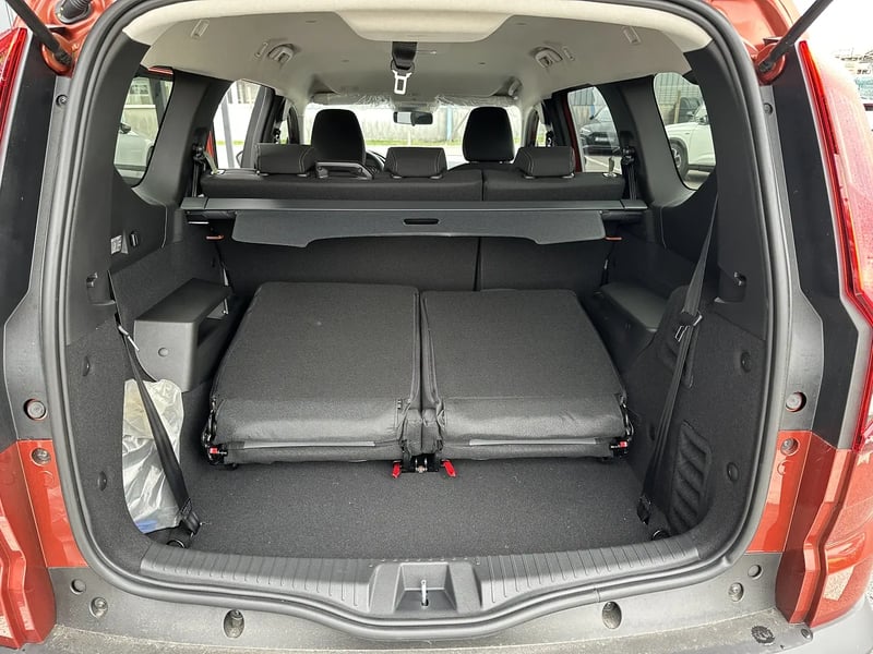 Photo de la voiture DACIA JOGGER ECO-G 100 7 places GSR2 Extreme +