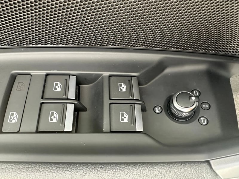 Photo de la voiture AUDI A3 SPORTBACK TFSI Mild Hybrid 116 S tronic 7 Design