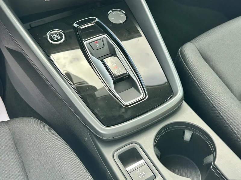 Photo de la voiture AUDI A3 SPORTBACK TFSI Mild Hybrid 116 S tronic 7 Design