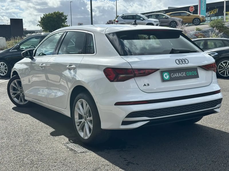 Photo de la voiture AUDI A3 SPORTBACK TFSI Mild Hybrid 116 S tronic 7 Design