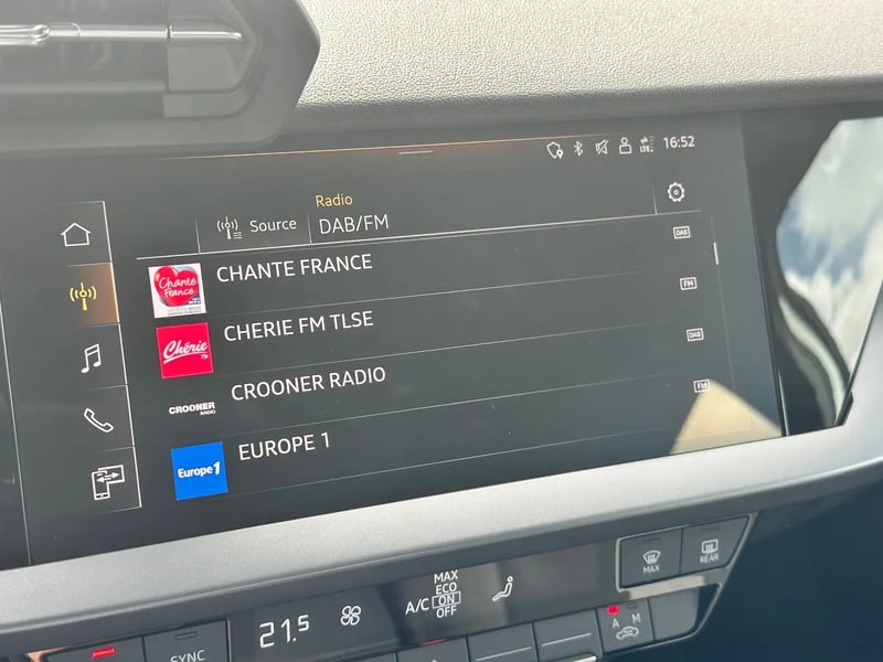 Photo de la voiture AUDI A3 SPORTBACK TFSI Mild Hybrid 116 S tronic 7 Design