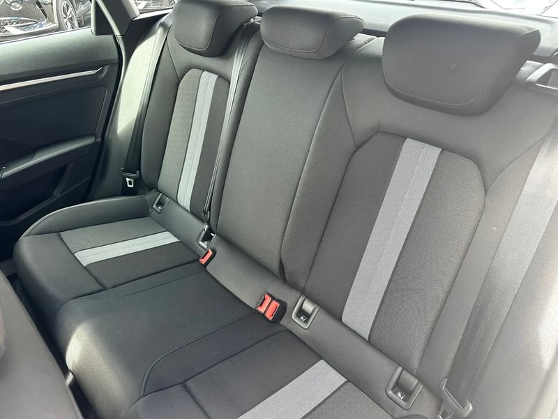 Photo de la voiture AUDI A3 SPORTBACK TFSI Mild Hybrid 116 S tronic 7 Design