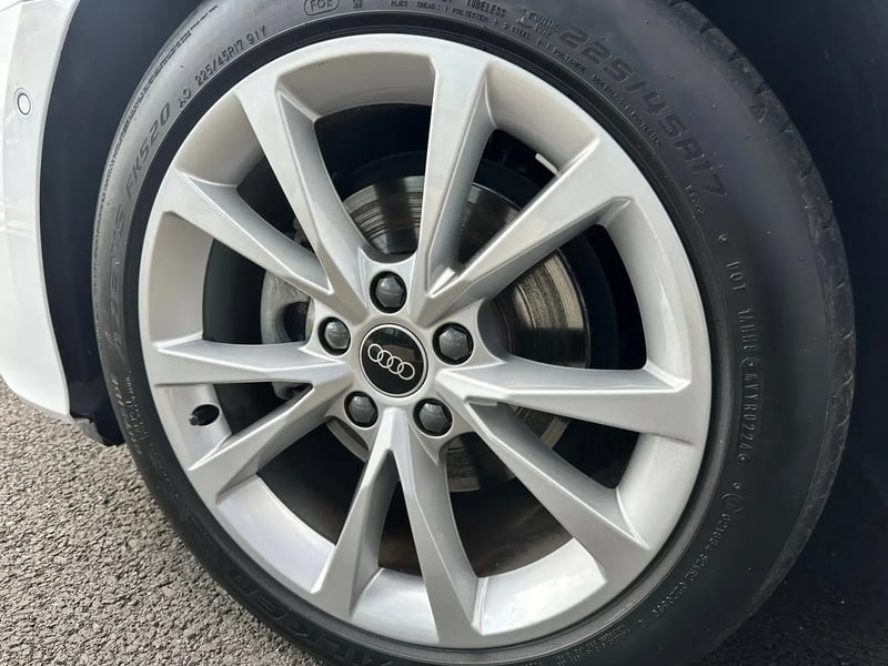Photo de la voiture AUDI A3 SPORTBACK TFSI Mild Hybrid 116 S tronic 7 Design