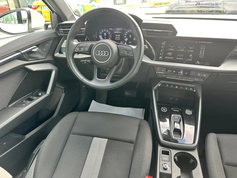 Photo de la voiture AUDI A3 SPORTBACK TFSI Mild Hybrid 116 S tronic 7 Design