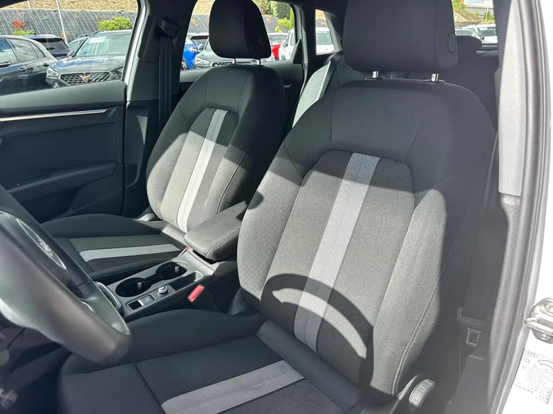 Photo de la voiture AUDI A3 SPORTBACK TFSI Mild Hybrid 116 S tronic 7 Design